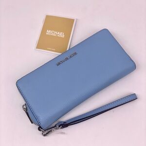 Michael Kors Large Continental Wallet Wristlet light Sky